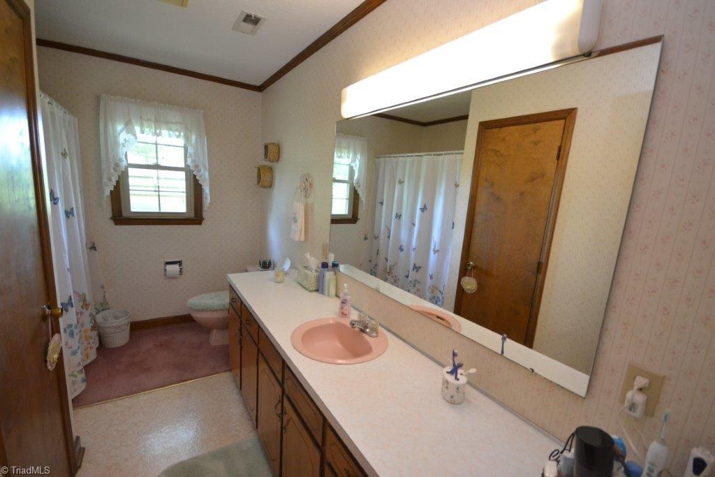 736 Foxfire Road Asheboro, NC 27205 - Photo 14 of 24 Hall Bath