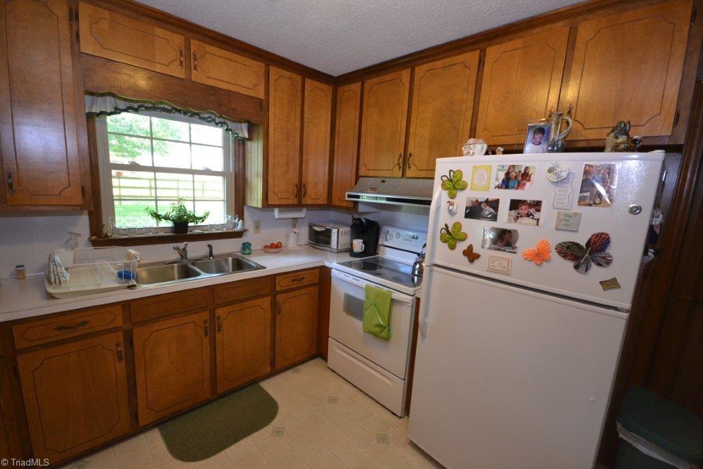 736 Foxfire Road Asheboro, NC 27205 - Photo 7 of 24 Kitchen