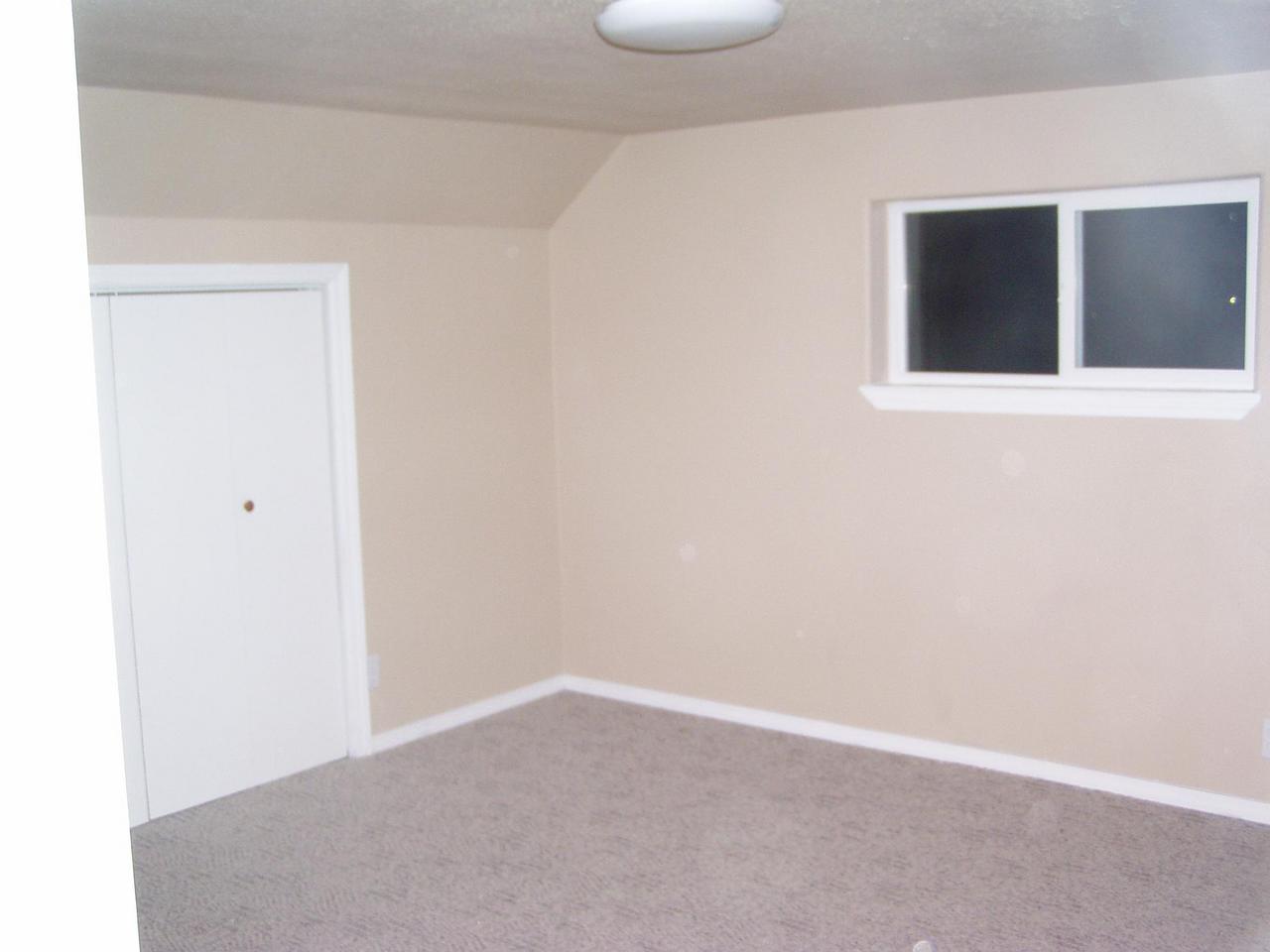 341 Liberty Road Granger, WA 98932 - Photo 13 of 19 a view of an empty room