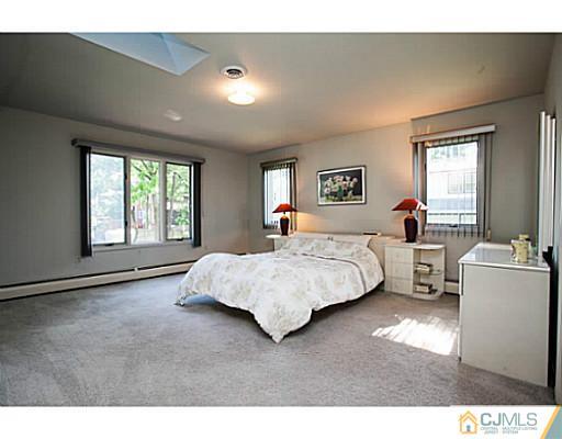 38 Lynnwood Road Edison, NJ 08820 - Photo 11 of 21 Gallery Image 11
