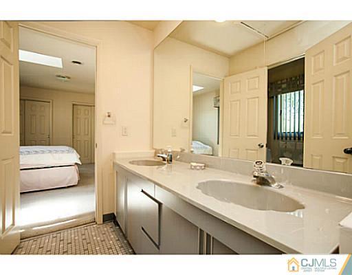 38 Lynnwood Road Edison, NJ 08820 - Photo 13 of 21 Gallery Image 13