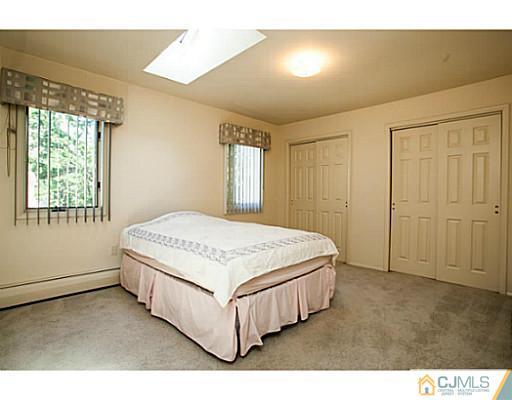 38 Lynnwood Road Edison, NJ 08820 - Photo 14 of 21 Gallery Image 14