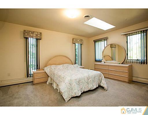 38 Lynnwood Road Edison, NJ 08820 - Photo 15 of 21 Gallery Image 15