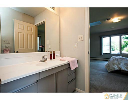 38 Lynnwood Road Edison, NJ 08820 - Photo 16 of 21 Gallery Image 16