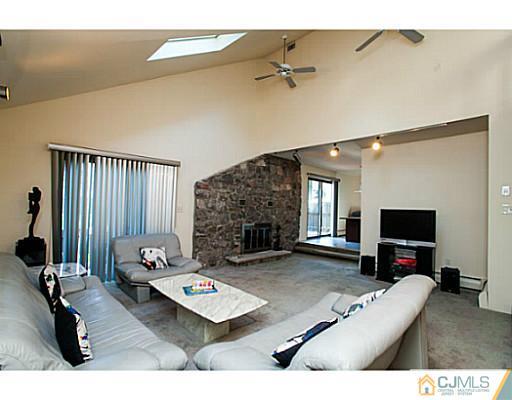 38 Lynnwood Road Edison, NJ 08820 - Photo 4 of 21 Gallery Image 4