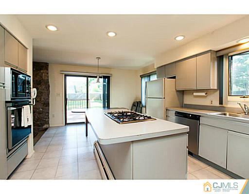 38 Lynnwood Road Edison, NJ 08820 - Photo 6 of 21 Gallery Image 6