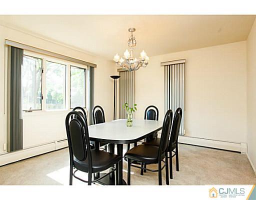 38 Lynnwood Road Edison, NJ 08820 - Photo 8 of 21 Gallery Image 8