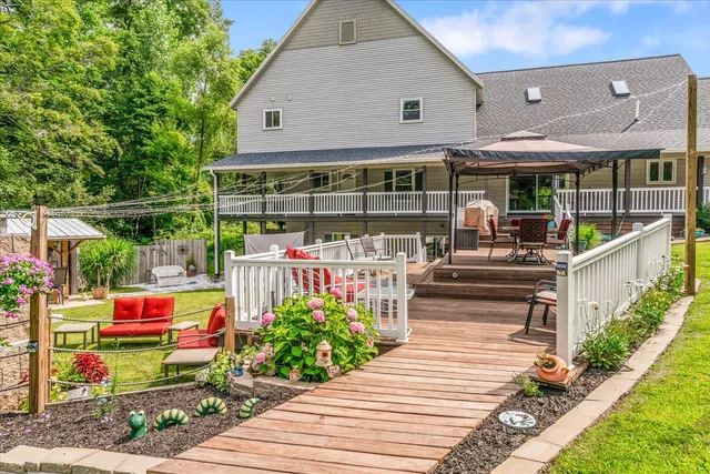 $695,000 | 8632 Anchor Drive, Delton, MI 49046