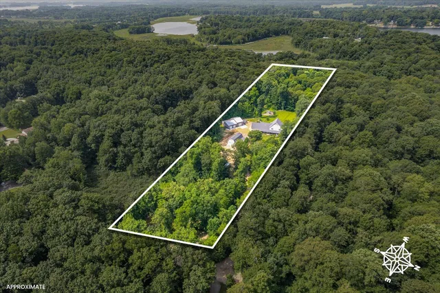 $695,000 | 8632 Anchor Drive, Delton, MI 49046