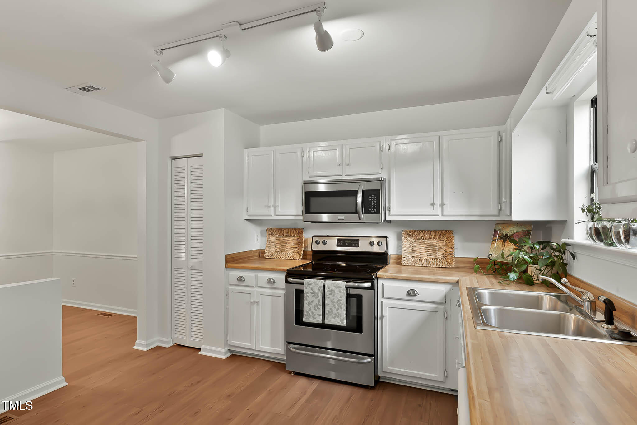 5444 Pine Top Circle Raleigh, NC 27612 - Photo 9 of 45