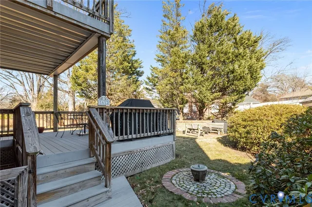 a view of an outdoor space