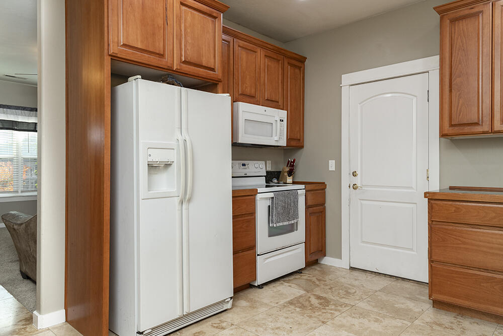 3067 Merriman Road Medford, OR 97501 - Photo 8 of 24 7