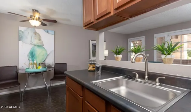 $845 | 6201 West Olive Avenue, Unit A2, Glendale, AZ 85302