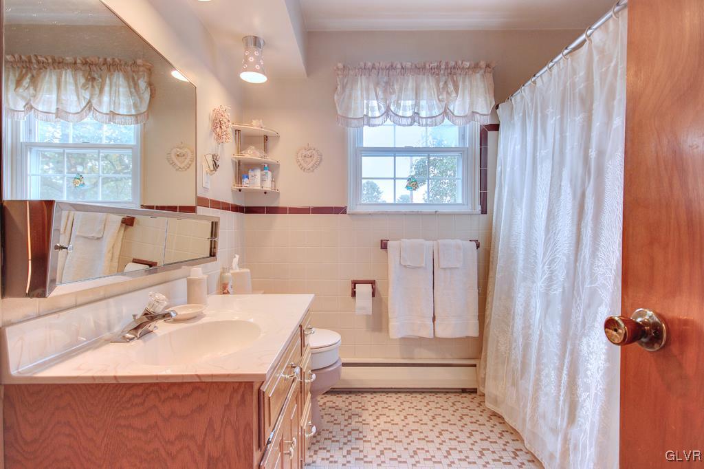 2450 Winston Road Bethlehem, PA 18017 - Photo 12 of 25 Full Bath
