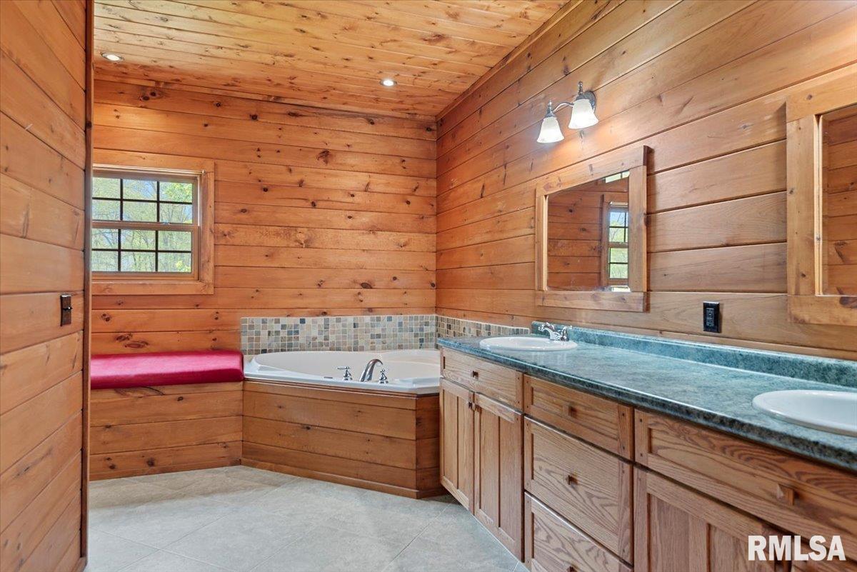 310 Pine Ridge Lane Athens, IL 62613 - Photo 27 of 67