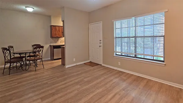 $1,975 | 203 East 31st Street, Unit 207, Austin, TX 78705