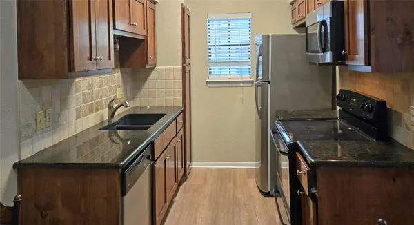 $1,975 | 203 East 31st Street, Unit 207, Austin, TX 78705