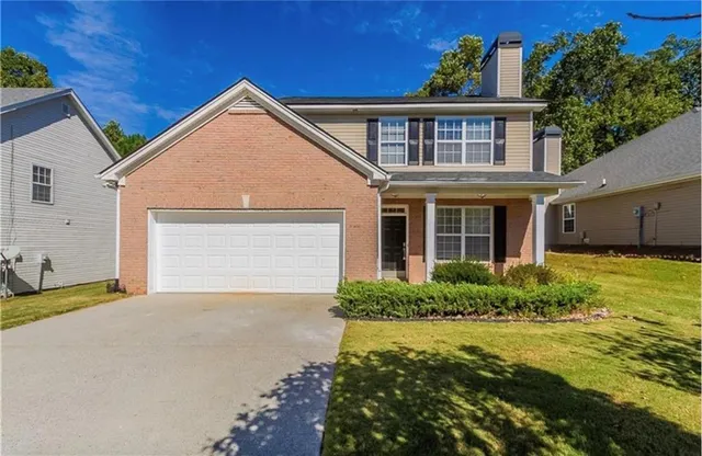 a view of a house with a yard