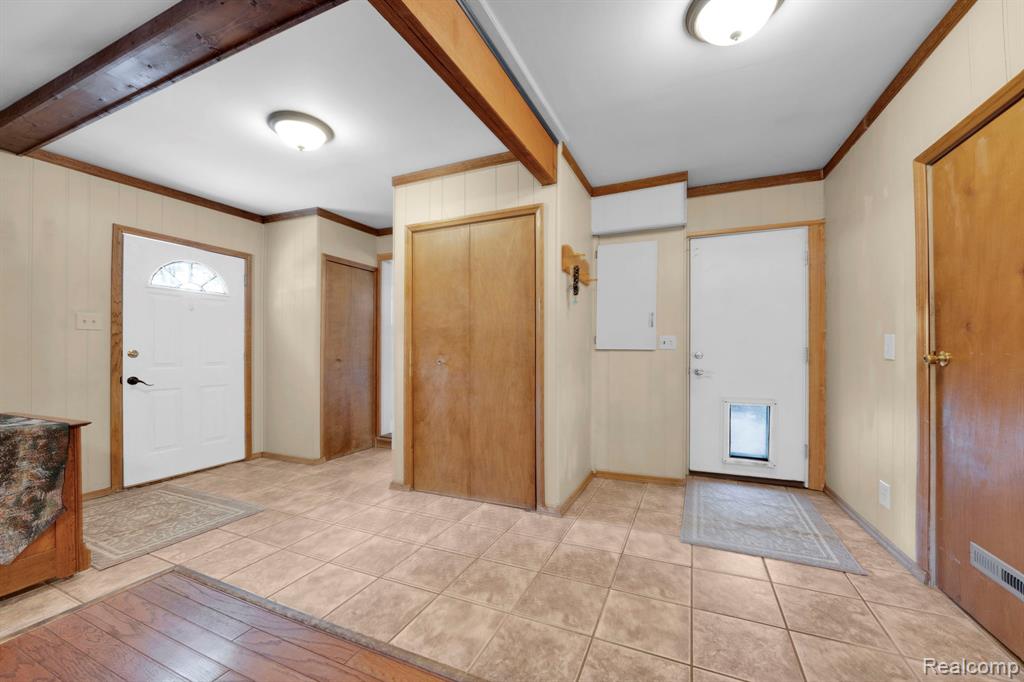 957 Miller Road Lake Orion, MI 48362 - Photo 4 of 41 Gallery Image 4