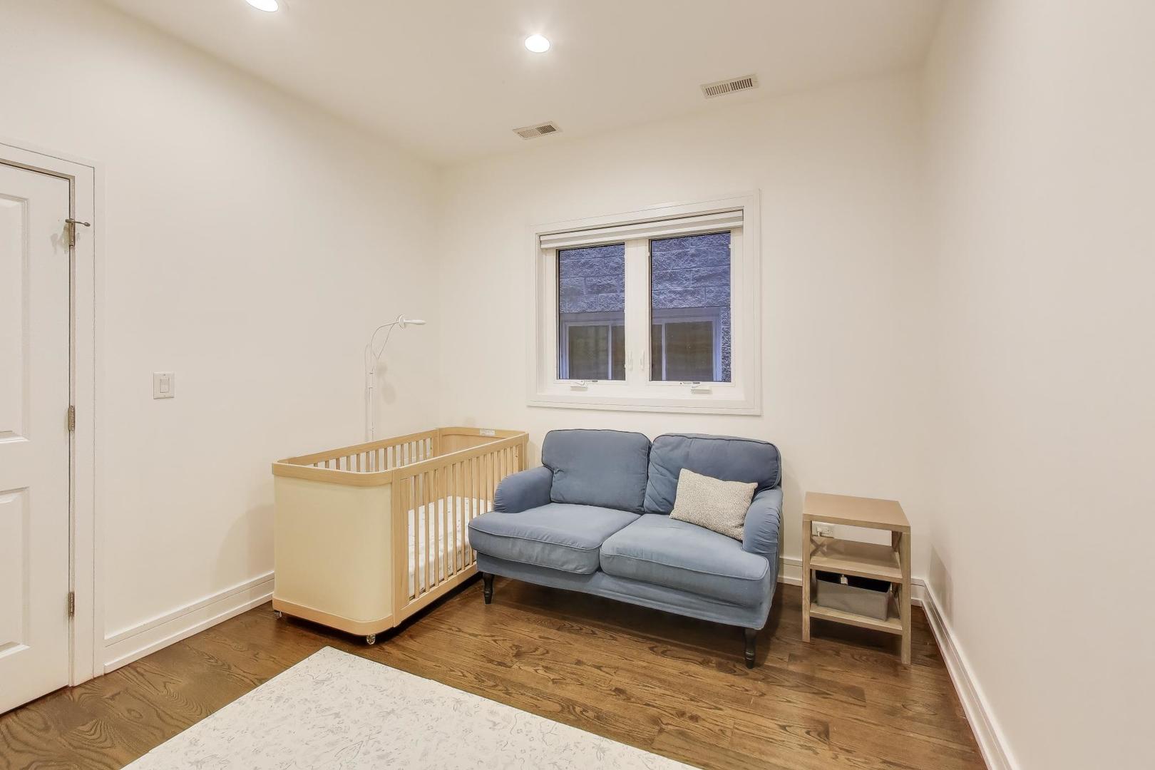 822 West Buckingham Place, Unit 301 Chicago, IL 60657 - Photo 13 of 26 a living room with furniture and a window