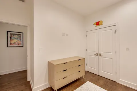 $619,000 | 822 West Buckingham Place, Unit 301, Chicago, IL 60657