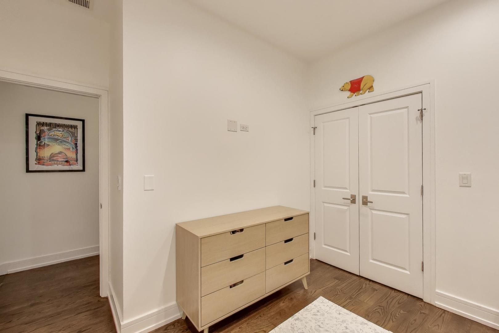 822 West Buckingham Place, Unit 301 Chicago, IL 60657 - Photo 14 of 26 a hallway with dresser with wooden floor