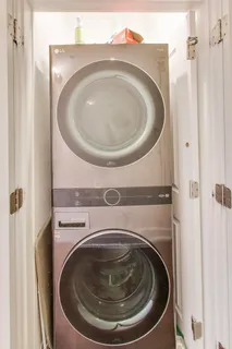 $619,000 | 822 West Buckingham Place, Unit 301, Chicago, IL 60657