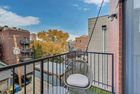 $619,000 | 822 West Buckingham Place, Unit 301, Chicago, IL 60657