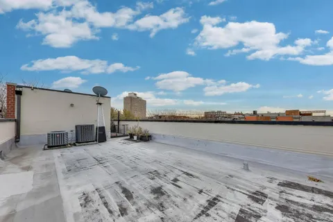 $619,000 | 822 West Buckingham Place, Unit 301, Chicago, IL 60657