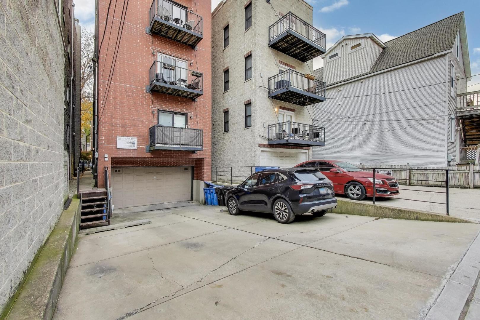 822 West Buckingham Place, Unit 301 Chicago, IL 60657 - Photo 24 of 26 a car parked in front of a building