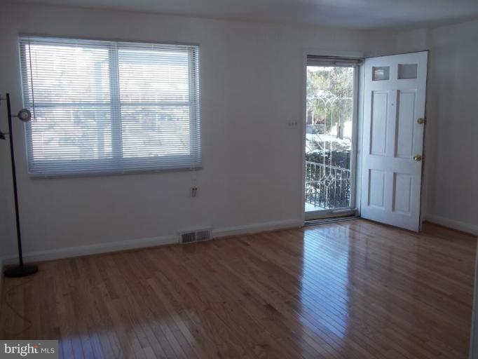 1801 Swansea Road Baltimore, MD 21239 - Photo 2 of 14 Living Room