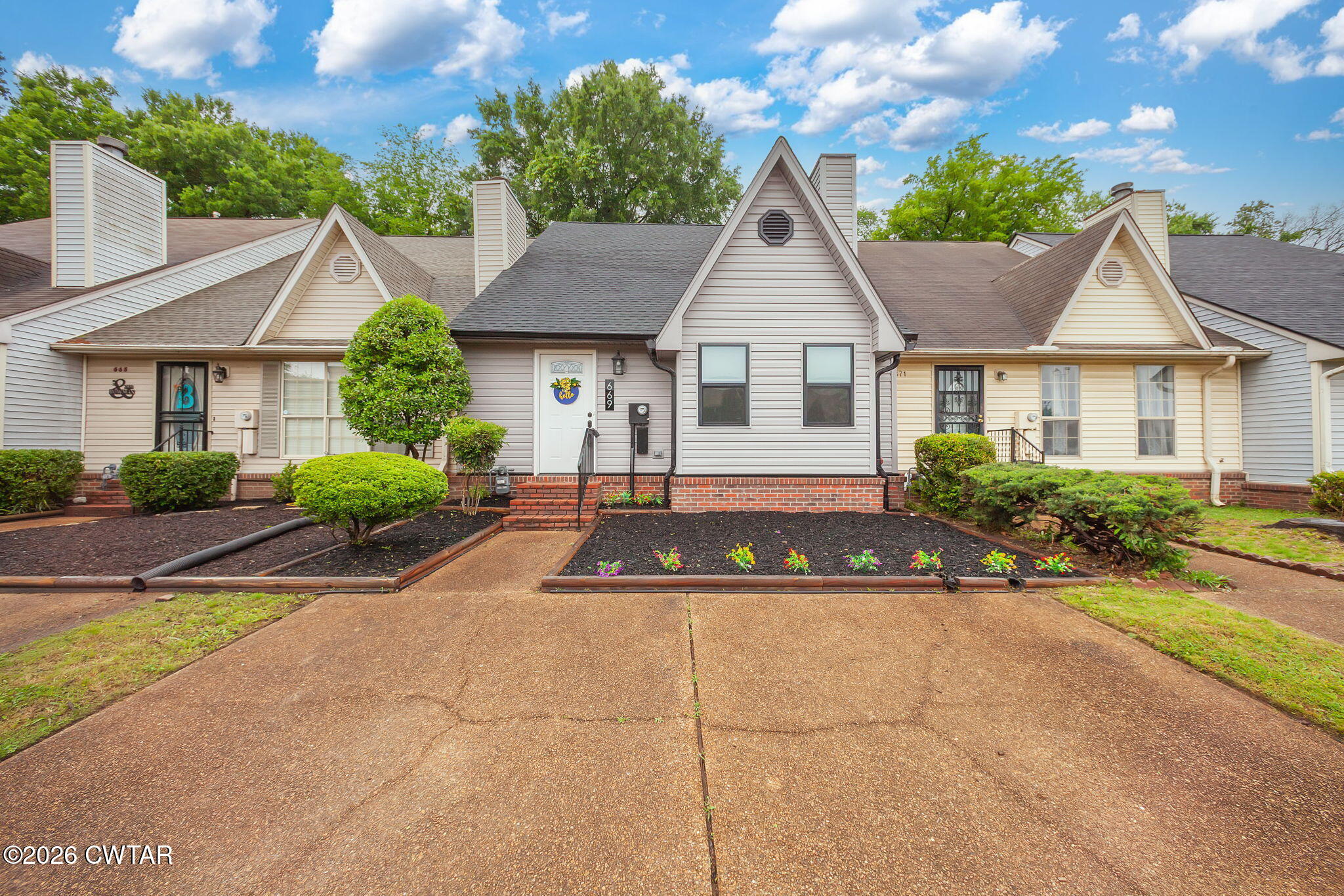 669 Walker Road Jackson, TN 38305 - Photo 2 of 32 front view of a house with a yard