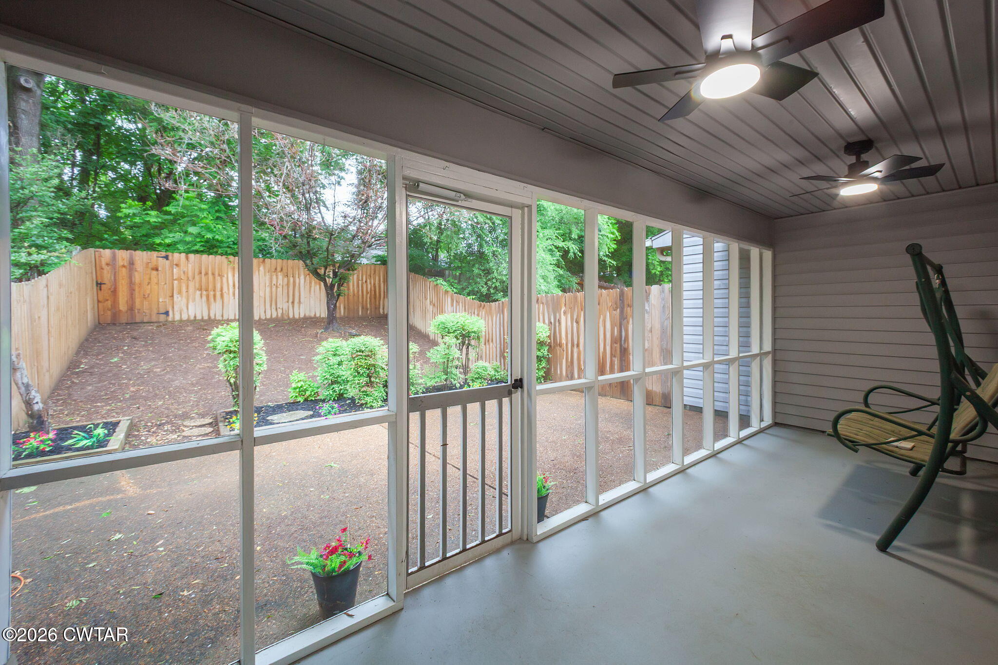 669 Walker Road Jackson, TN 38305 - Photo 29 of 32 a view of a porch