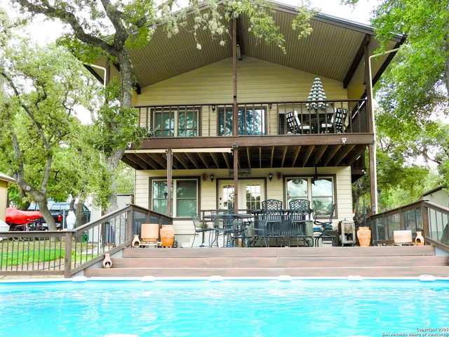 a view of outdoor space yard and porch