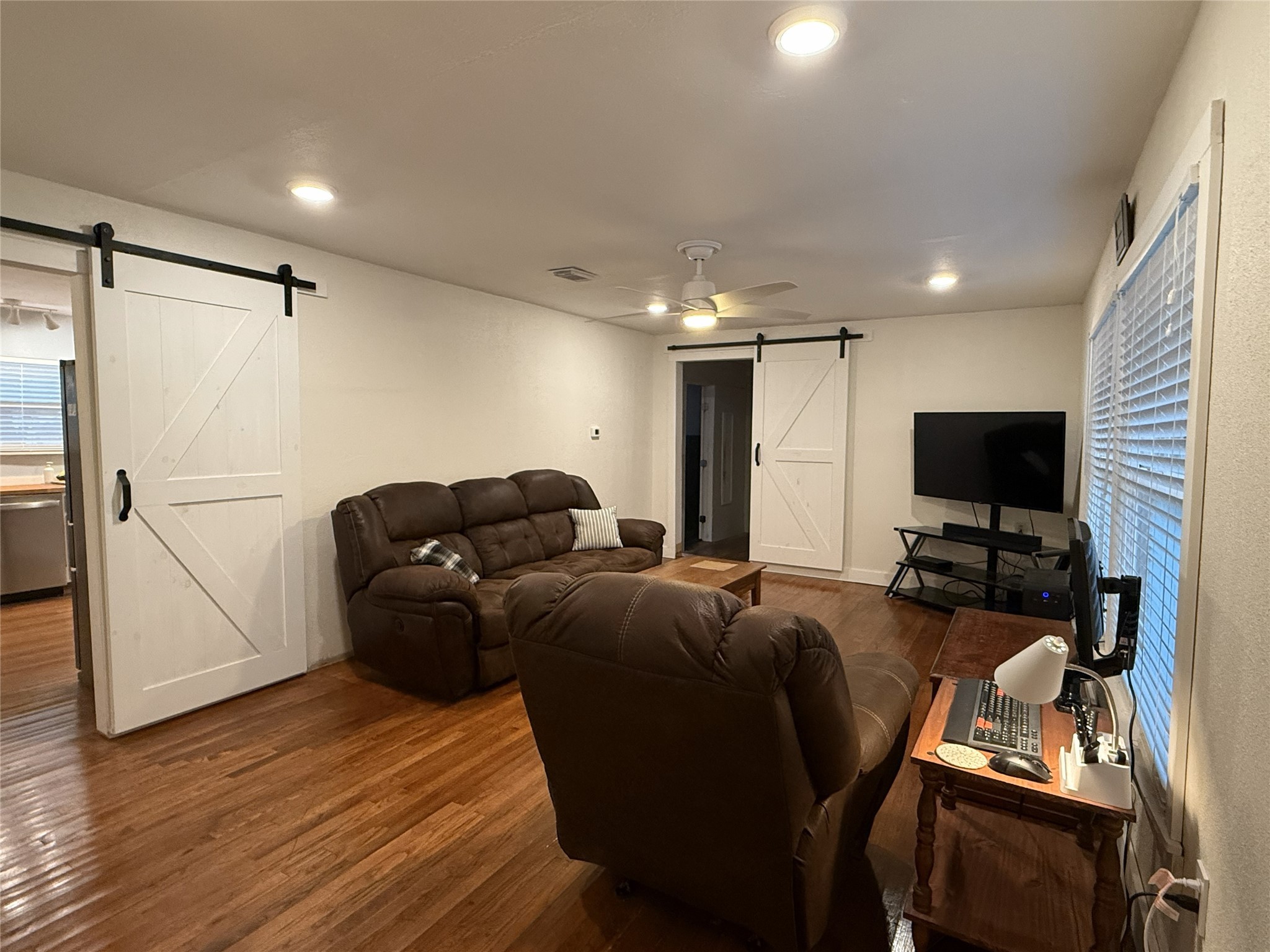 130 East Phillips Road Angleton, TX 77515 - Photo 2 of 12