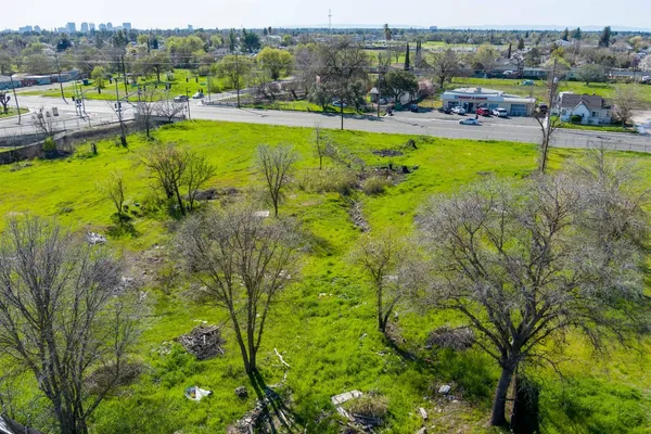 a view of an outdoor space yard patio and lake view