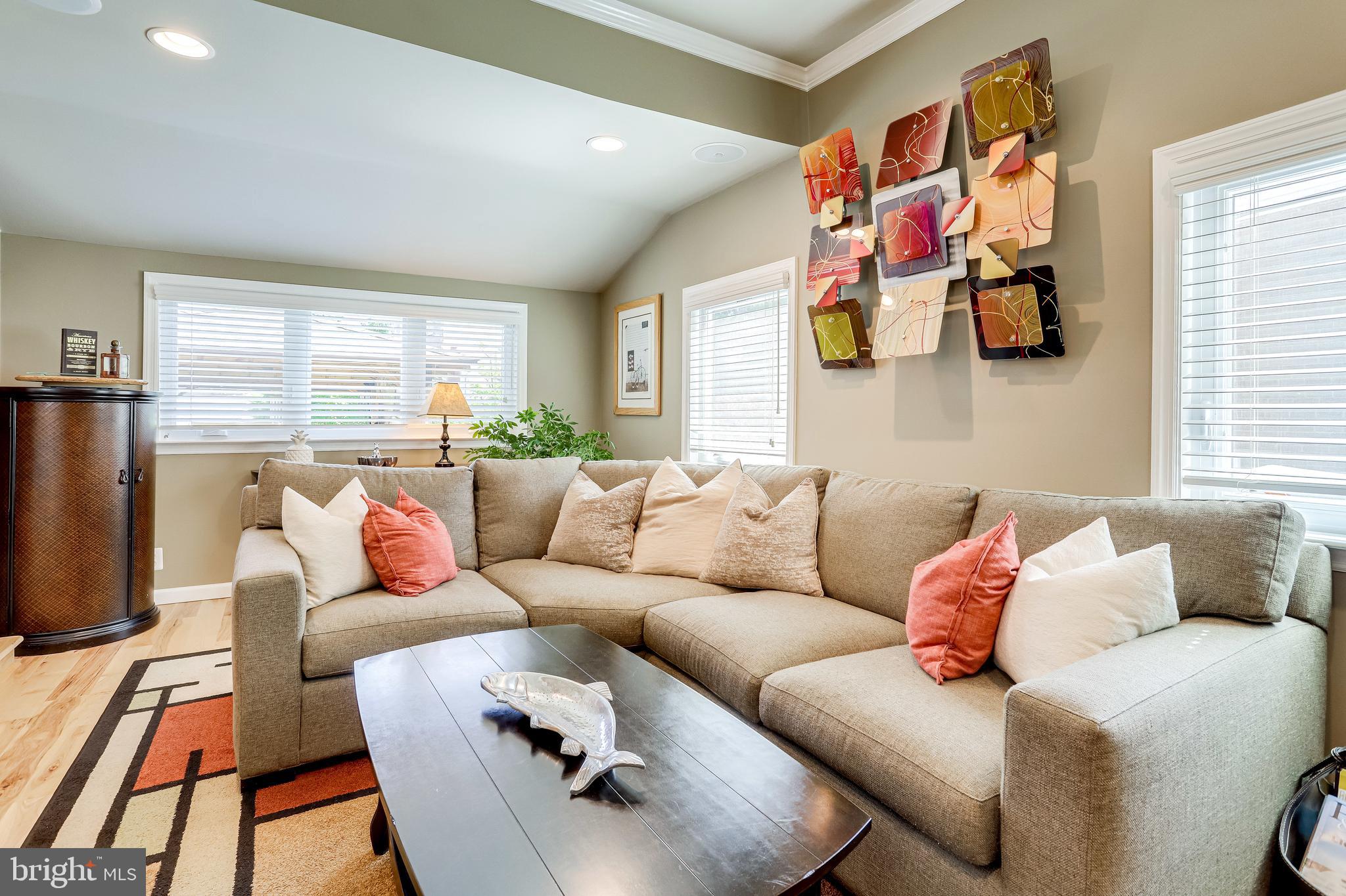 6904 Inverness Drive Springfield, VA 22150 - Photo 14 of 54 Bright and Cheery Interior