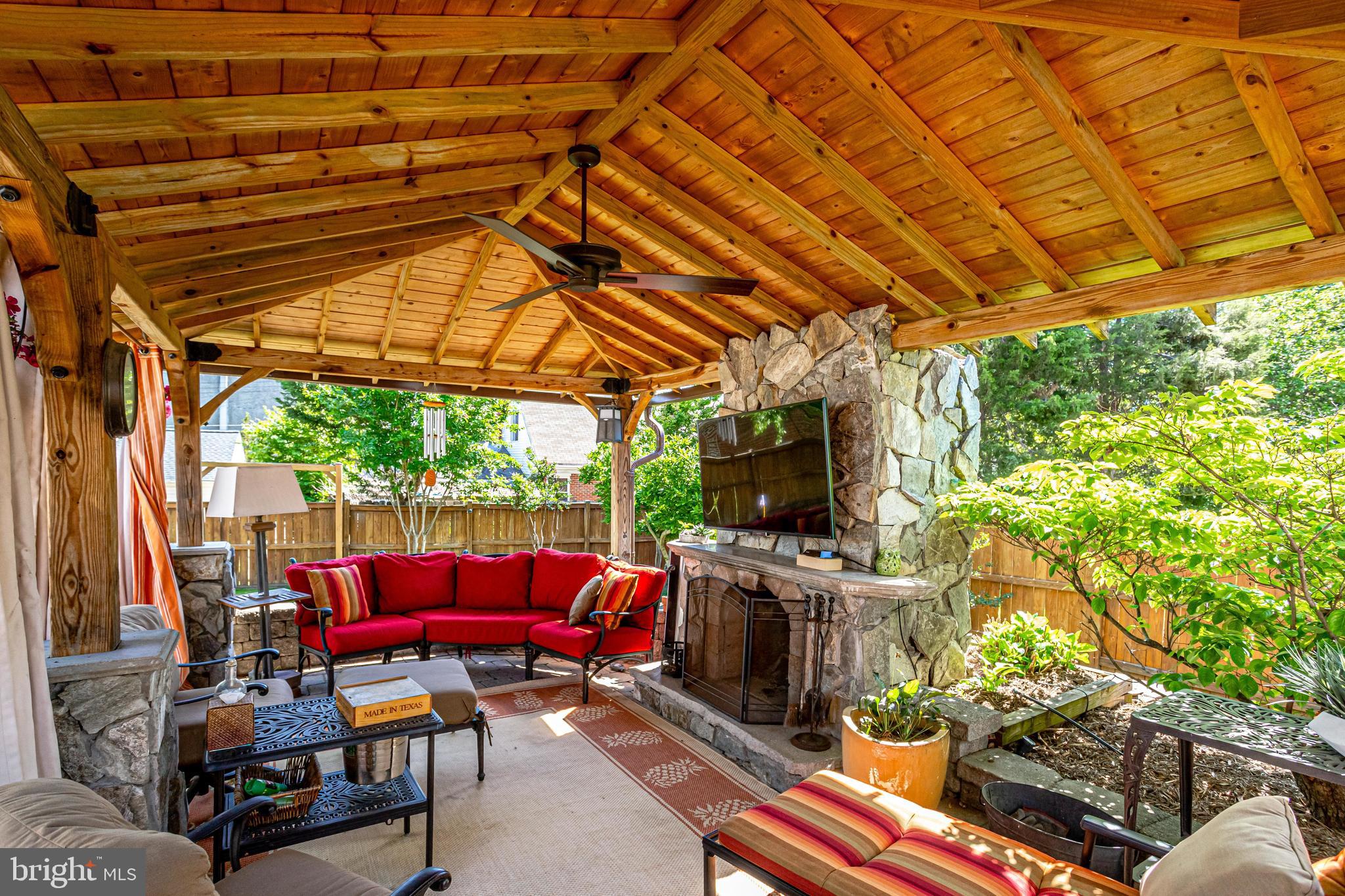 6904 Inverness Drive Springfield, VA 22150 - Photo 41 of 54 Just Sit with Family and Friends