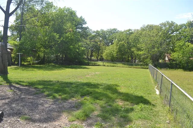 a view of a tennis court