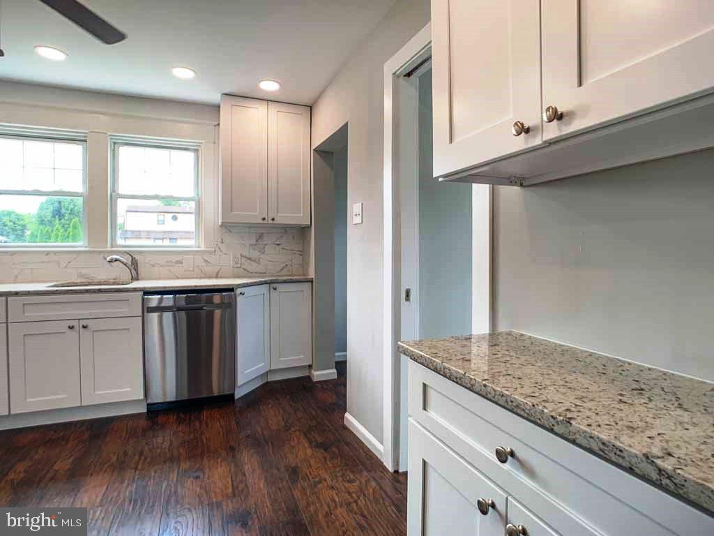 324 Durham Road Langhorne, PA 19047 - Photo 16 of 40 Kitchen