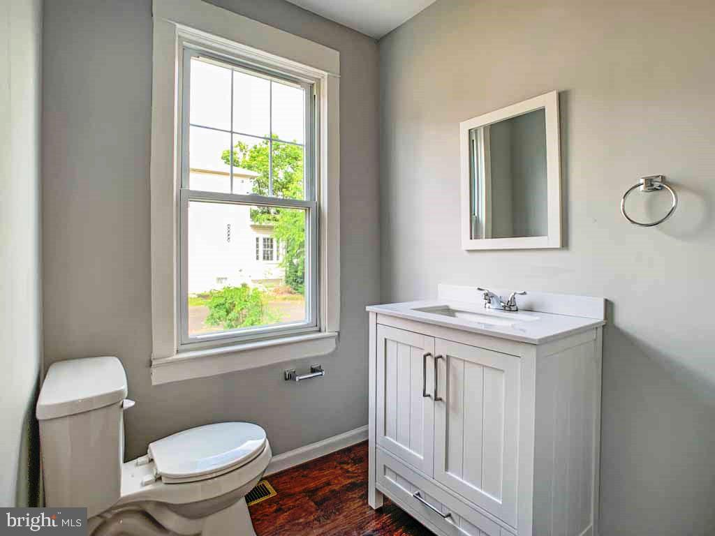 324 Durham Road Langhorne, PA 19047 - Photo 22 of 40 Powder Room