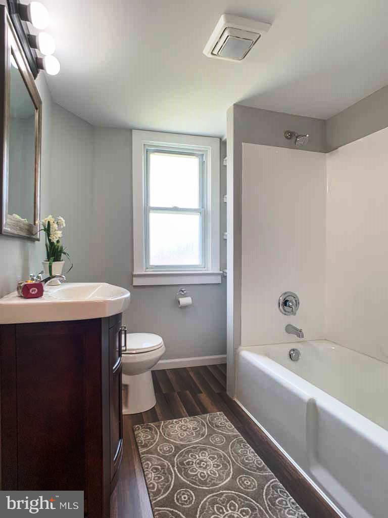 324 Durham Road Langhorne, PA 19047 - Photo 32 of 40 Hall Bathroom