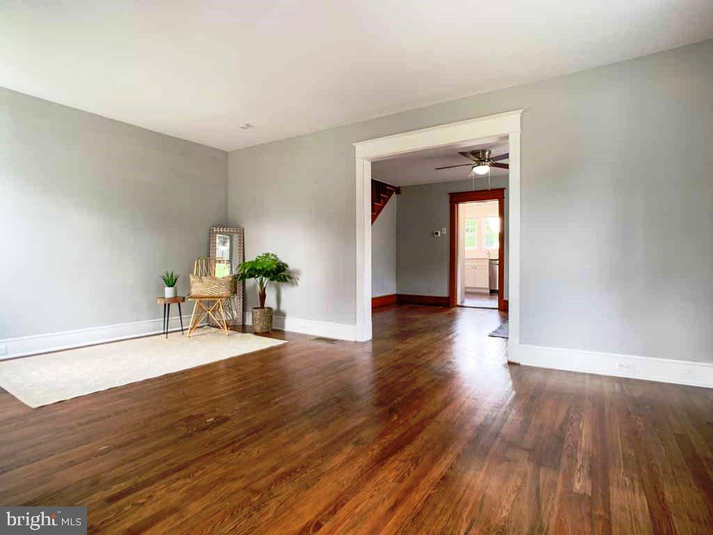 324 Durham Road Langhorne, PA 19047 - Photo 10 of 40 Living Room