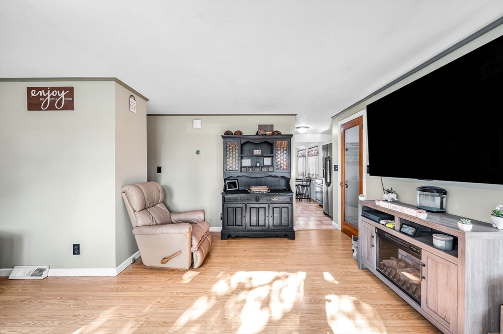 87 Wakefield Street Springfield, MA 01151 - Photo 3 of 39 Gallery Image 3