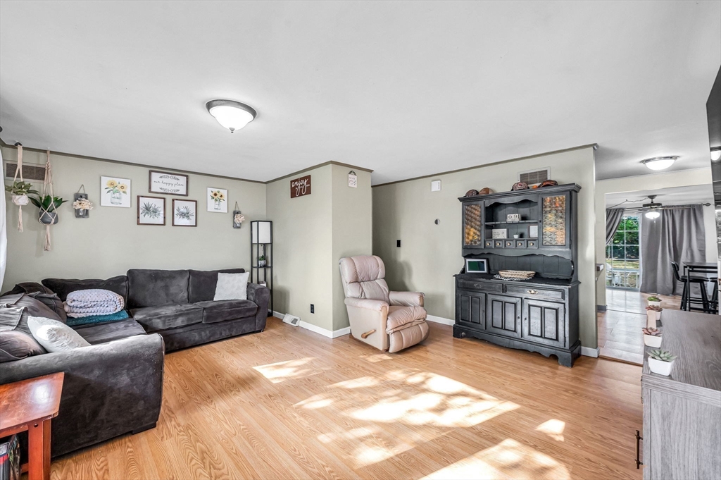 87 Wakefield Street Springfield, MA 01151 - Photo 4 of 39 Gallery Image 4