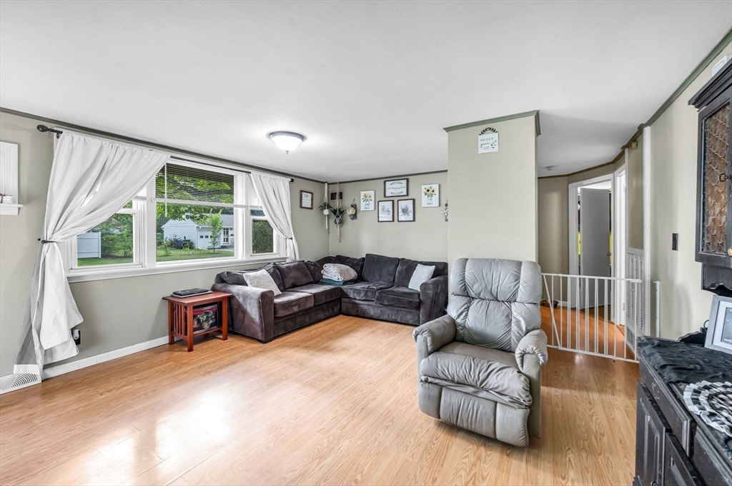 87 Wakefield Street Springfield, MA 01151 - Photo 5 of 39 Gallery Image 5