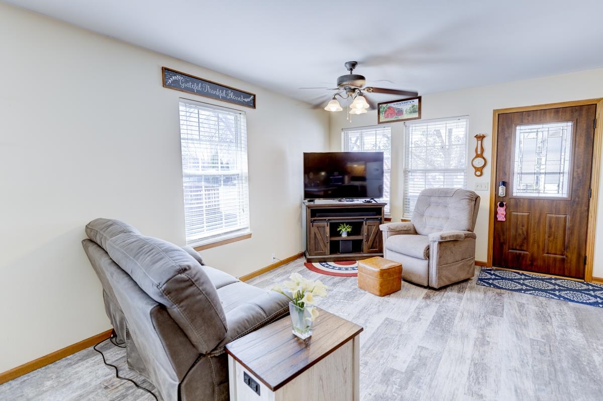 403 Hanson Road Stoughton, WI 53589 - Photo 2 of 30