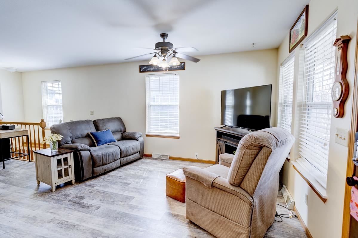 403 Hanson Road Stoughton, WI 53589 - Photo 3 of 30