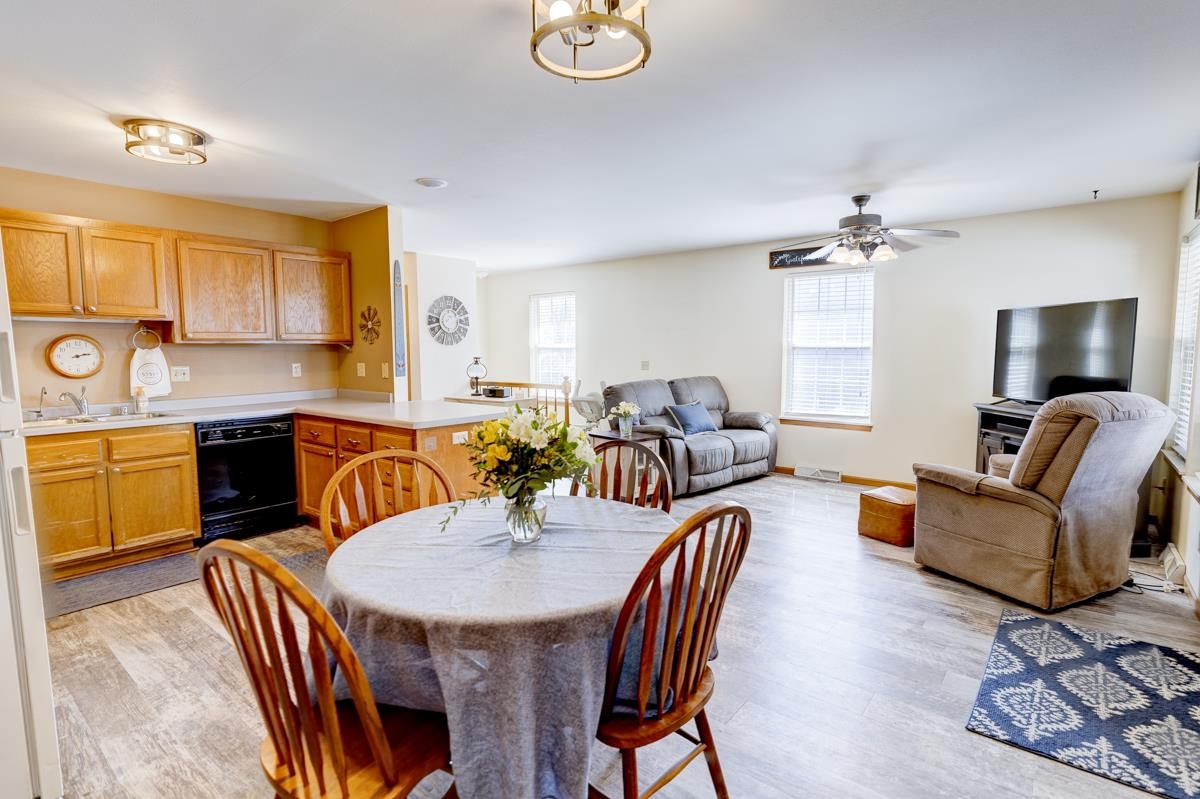 403 Hanson Road Stoughton, WI 53589 - Photo 5 of 30