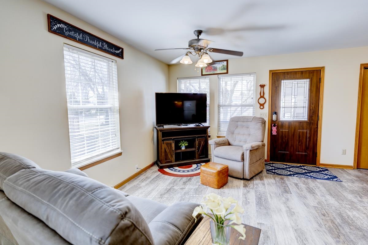 403 Hanson Road Stoughton, WI 53589 - Photo 6 of 30